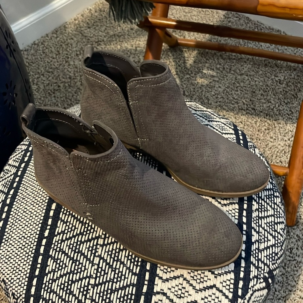 Universal Threads Booties • 7.5 • Dark Gray